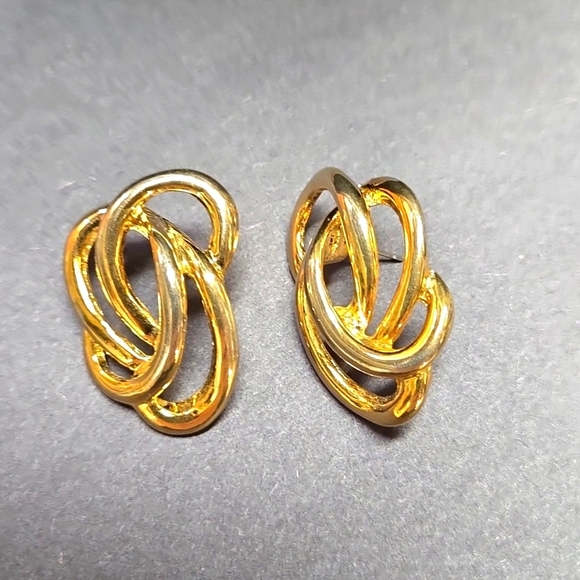 vintage gold tone earrings - Picture 3 of 16